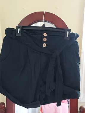 Romeo & Juliet Black Shorts Size Med